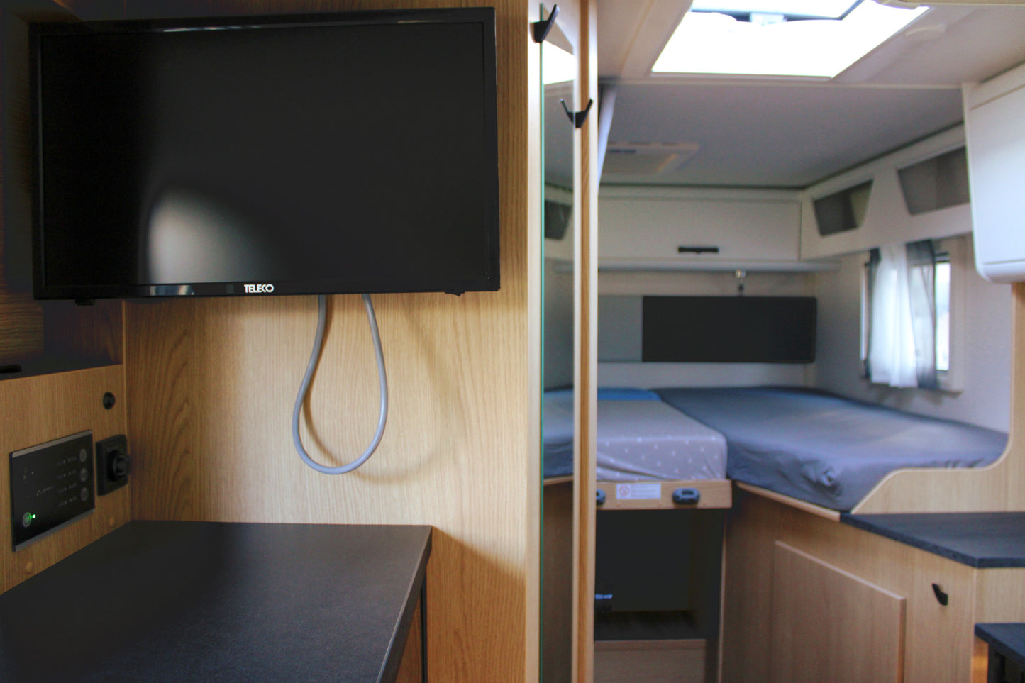 Das ideale Reisemobil für Kurztrips mit der Clique oder Reisen mit der Familie: Bis zu 4 komfortable Schlafplätze in bequemen Betten